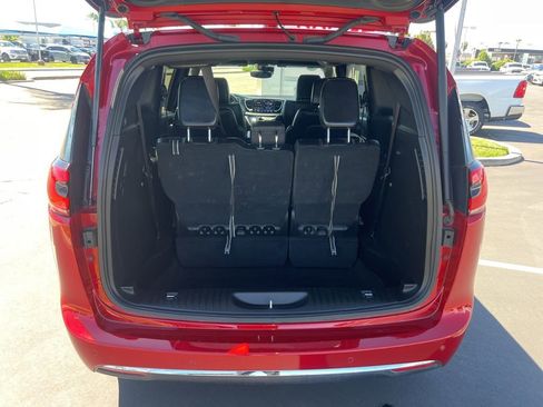 Used 2025 Chrysler Pacifica Select FWD image 34