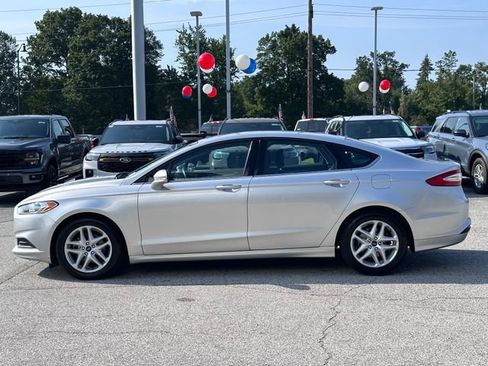 Used 2016 Ford Fusion SE FWD image 4
