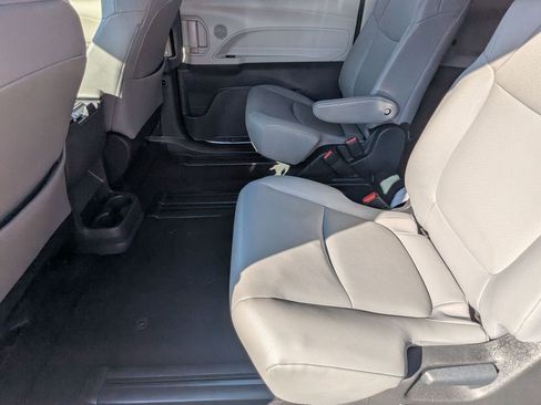 Used 2024 Toyota Sienna XLE image 17