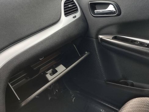 Used 2011 Dodge Journey Mainstreet w/ Popular Equipment Group FWD image 23