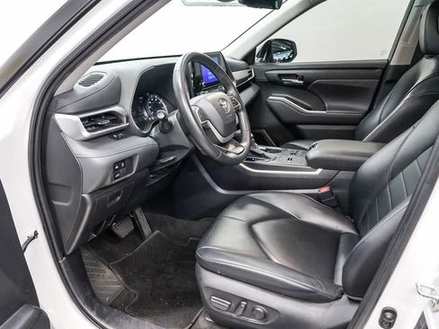 Used 2023 Toyota Highlander XLE FWD image 18