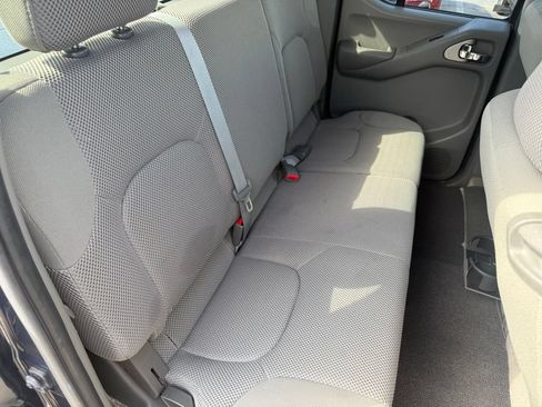 Used 2013 Nissan Frontier SV w/ SV Value Truck Pkg AWD/4WD image 47