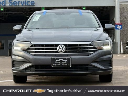 Used 2019 Volkswagen Jetta SE image 3