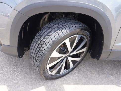 Used 2024 Volkswagen Taos SE FWD image 28