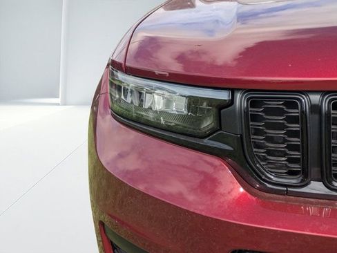 New 2025 Jeep Grand Cherokee L Altitude image 8