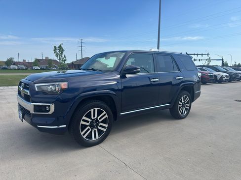 Used 2022 Toyota 4Runner Limited AWD/4WD image 2