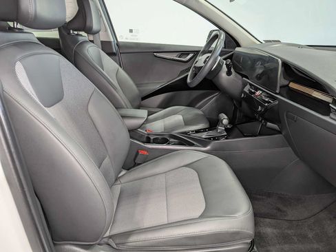 Used 2024 Kia Niro EX FWD image 41