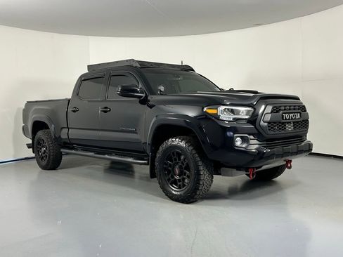 Used 2020 Toyota Tacoma TRD Sport w/ TRD Premium Sport Package AWD/4WD image 1