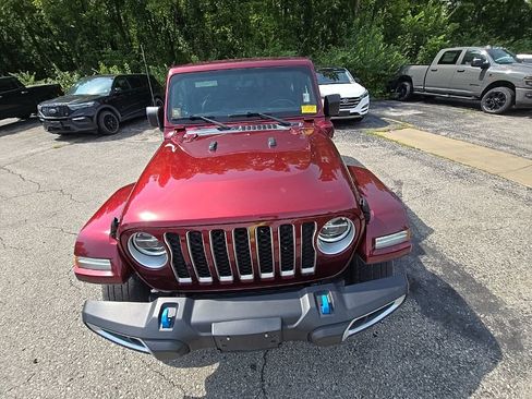Used 2022 Jeep Wrangler Unlimited Sahara w/ Cold Weather Group AWD/4WD image 13