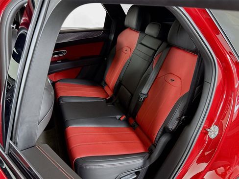 Used 2022 Bentley Bentayga image 25