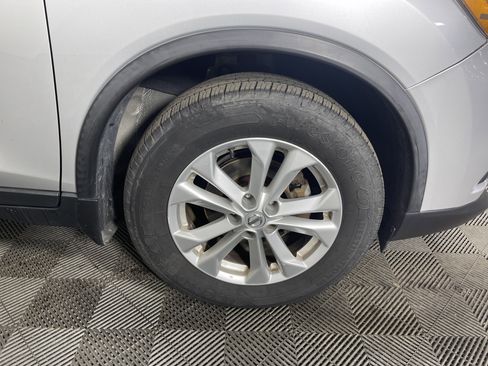 Used 2016 Nissan Rogue SV image 6