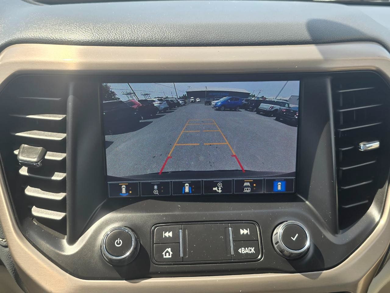 Used 2022 GMC Acadia Denali w/ Denali Ultimate Package AWD/4WD image 10