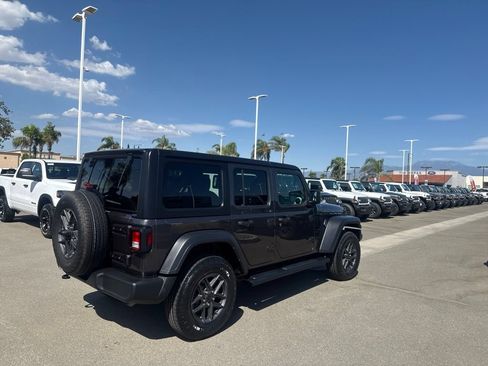 Used 2025 Jeep Wrangler Unlimited Sport AWD/4WD image 4