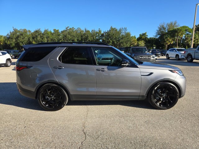 Used 2025 Land Rover Discovery S AWD/4WD image 6