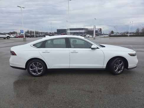 Used 2023 Honda Accord EX image 19