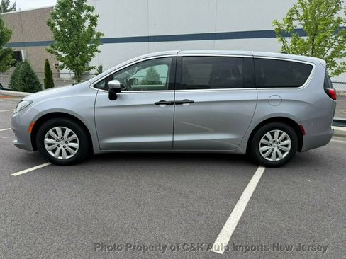 Used 2020 Chrysler Voyager L FWD image 2