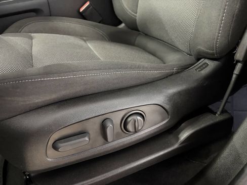 Used 2023 Chevrolet Traverse LT image 24