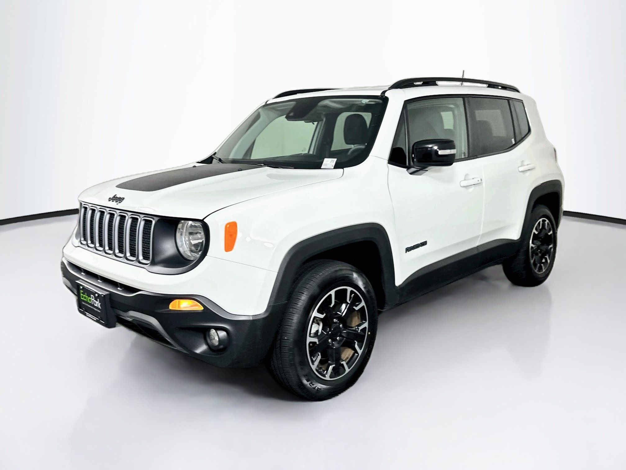 Used 2023 Jeep Renegade Latitude AWD/4WD image 3