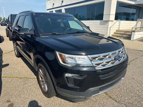 Used 2018 Ford Explorer XLT w/ Equipment Group 202A AWD/4WD image 26
