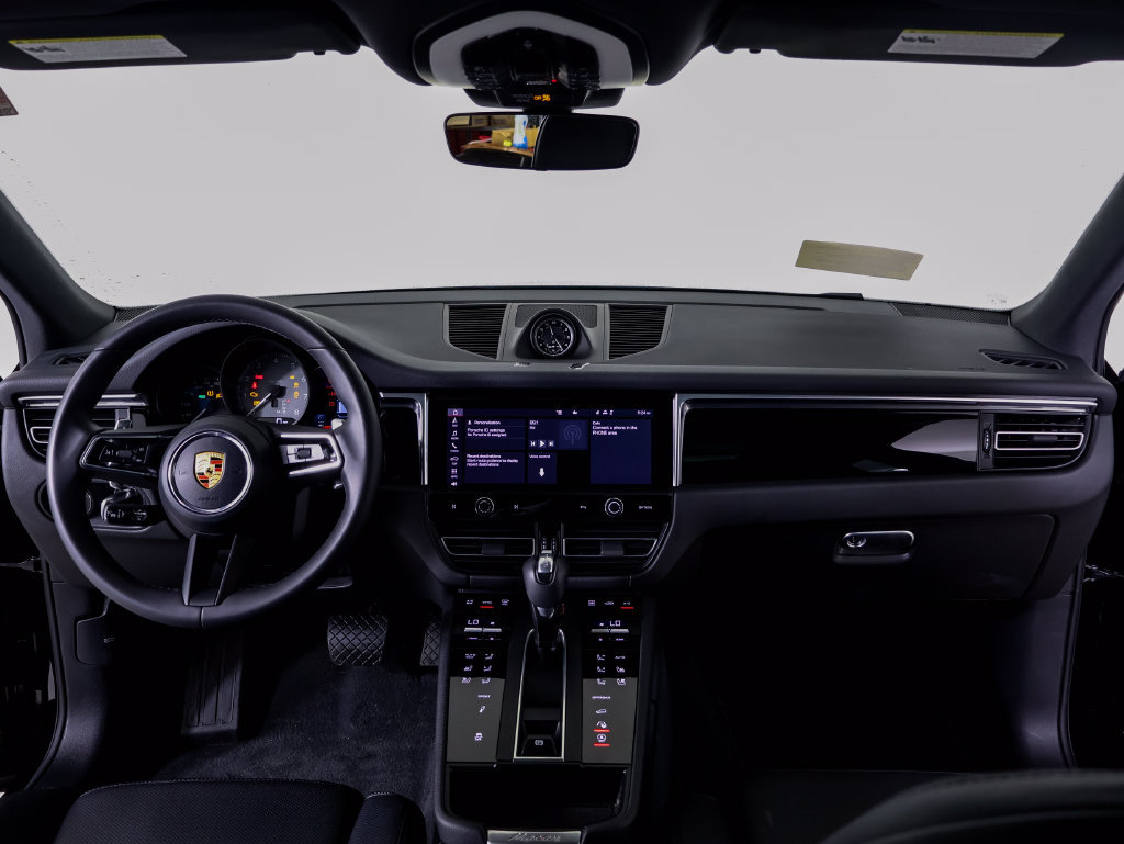 Certified 2025 Porsche Macan S w/ Premium Package Plus AWD/4WD image 8