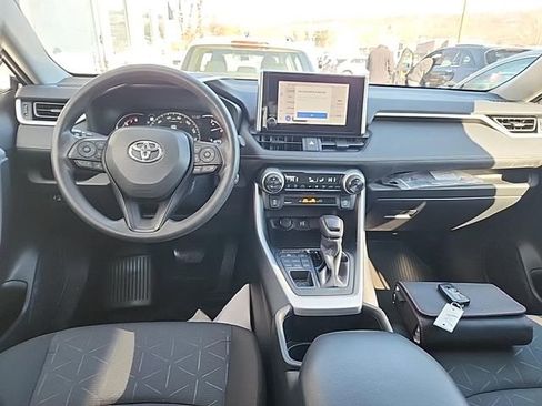 Used 2024 Toyota RAV4 XLE w/ Convenience Package image 7