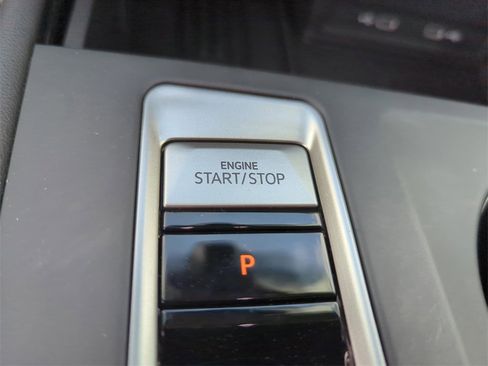 Used 2025 Volkswagen Atlas SE image 39