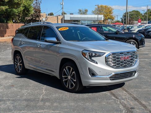 Used 2020 GMC Terrain Denali w/ Denali Premium Package image 3