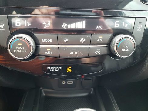 Used 2018 Nissan Rogue SL AWD/4WD image 14