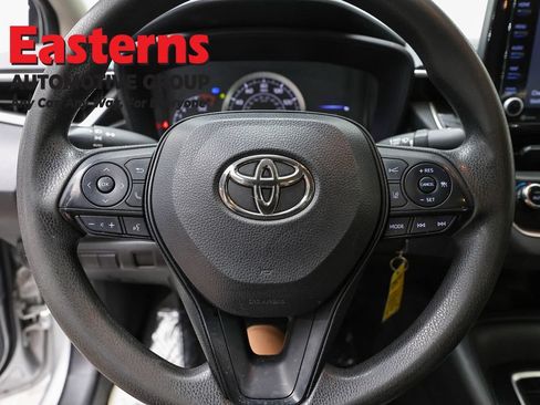 Used 2022 Toyota Corolla LE FWD image 10