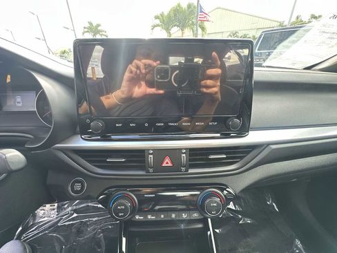 Used 2024 Kia Forte GT-Line image 12