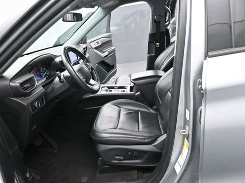 Used 2023 Ford Explorer Limited image 5