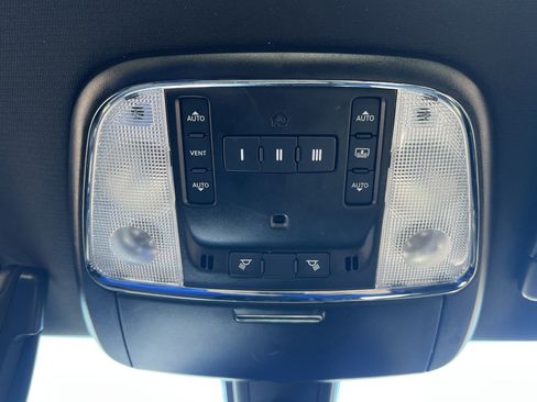 Used 2023 Chrysler 300 S image 15