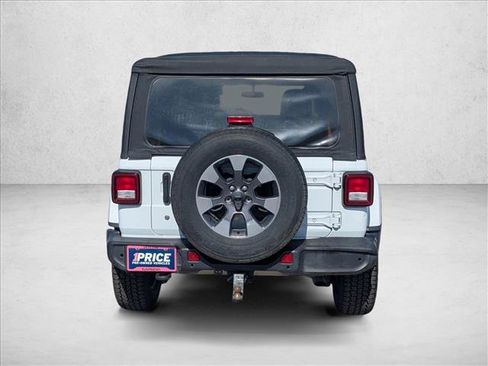 Used 2018 Jeep Wrangler Unlimited Sahara AWD/4WD image 6