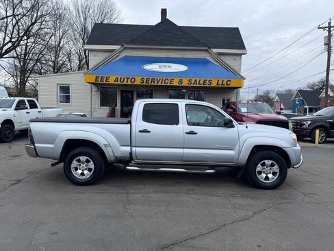 Used 2006 Toyota Tacoma PreRunner image 1