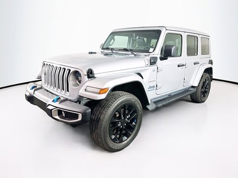 Used 2023 Jeep Wrangler Unlimited Sahara w/ Cold Weather Group AWD/4WD image 3