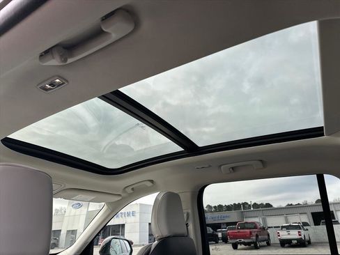 Used 2025 Lincoln Aviator AWD w/ Jet Appearance Package image 14