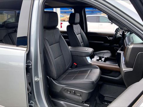 Used 2024 Chevrolet Silverado 3500 High Country w/ High Country Premium Package AWD/4WD image 9