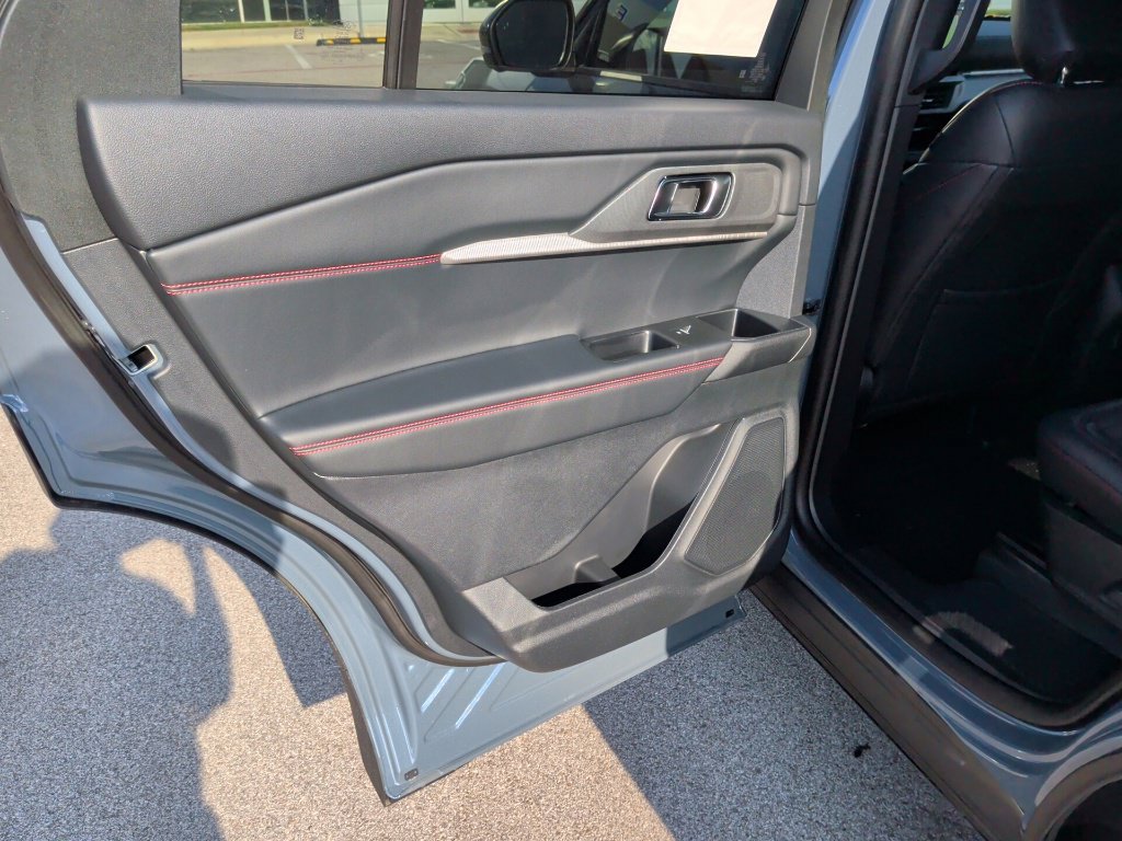 New 2026 Ford Explorer ST-Line w/ ST-Line Street Pack RWD image 34