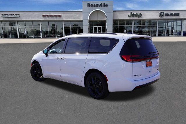 New 2026 Chrysler Pacifica Select w/ S Appearance Package AWD/4WD image 6