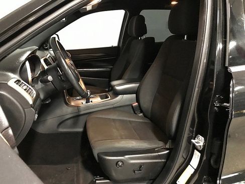 Used 2014 Jeep Grand Cherokee Laredo w/ 18" Wheel & 8.4" Radio Group image 11