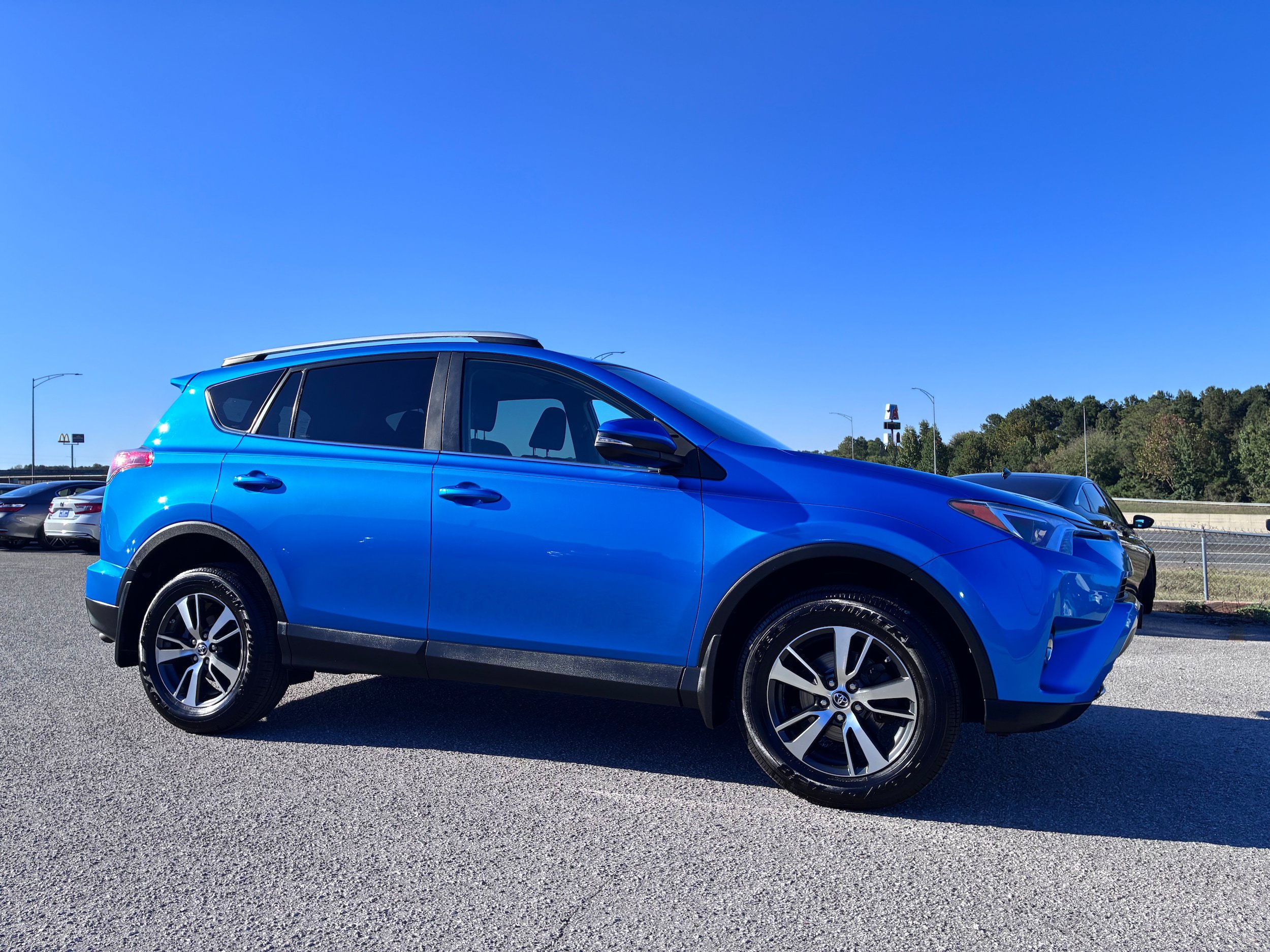 Used 2016 Toyota RAV4 XLE AWD/4WD image 1