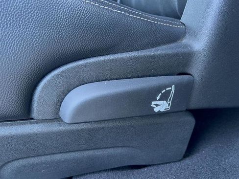 Used 2013 Chrysler Town & Country Touring image 22