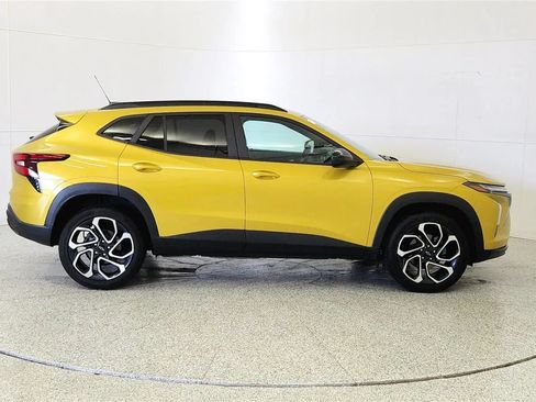 Used 2025 Chevrolet Trax RS w/ Driver Confidence Package FWD image 9