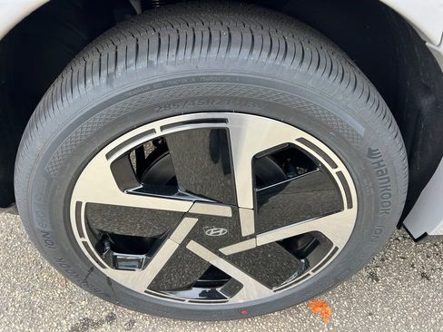 New 2026 Hyundai Ioniq 9 Calligraphy w/ Tow & Go Package image 17