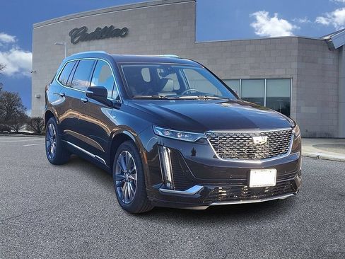 Used 2025 Cadillac XT6 Premium Luxury w/ Technology Package AWD/4WD image 2