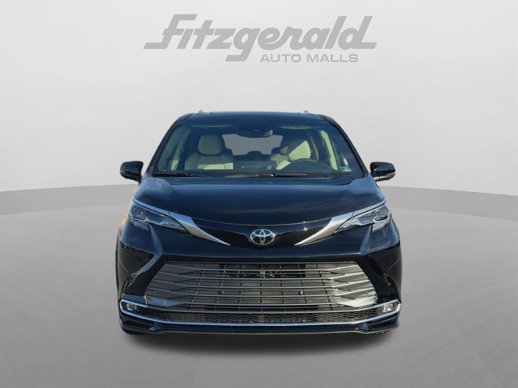 Used 2026 Toyota Sienna Platinum AWD/4WD image 3