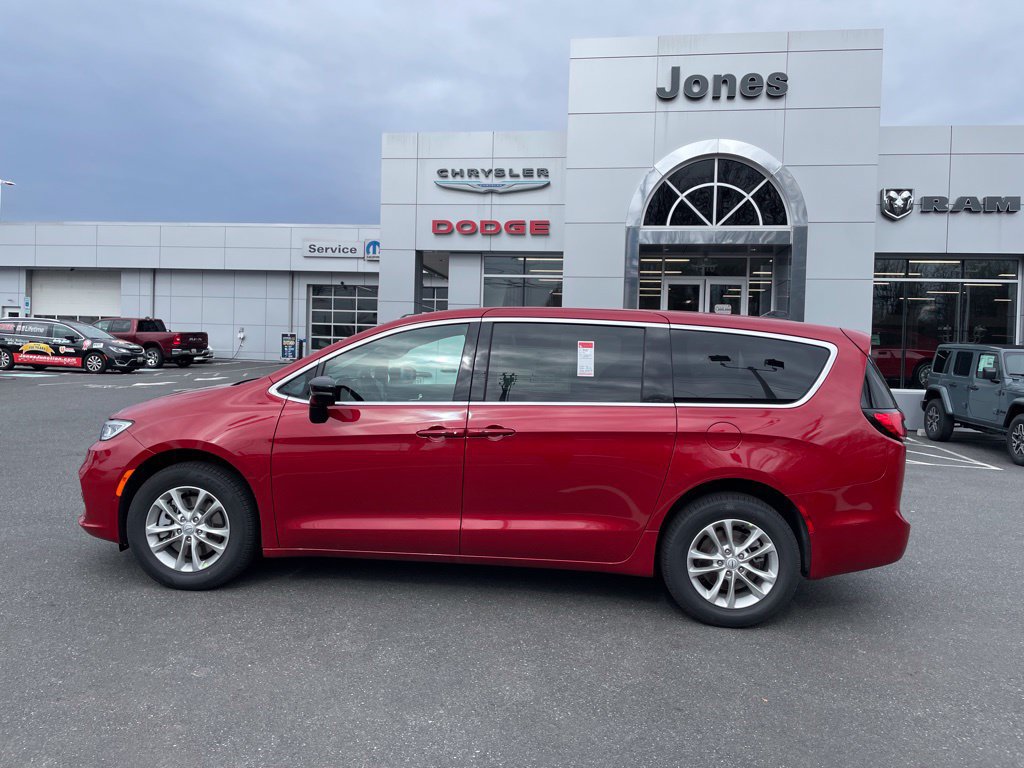 New 2026 Chrysler Pacifica Select AWD/4WD image 4
