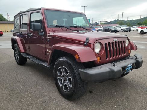 Used 2007 Jeep Wrangler Unlimited Sahara w/ Trailer Tow Group AWD/4WD image 3