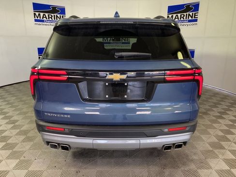 Used 2025 Chevrolet Traverse LT FWD image 17