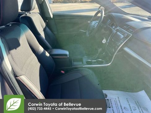 Used 2017 Toyota Camry SE w/ Moonroof Package image 15
